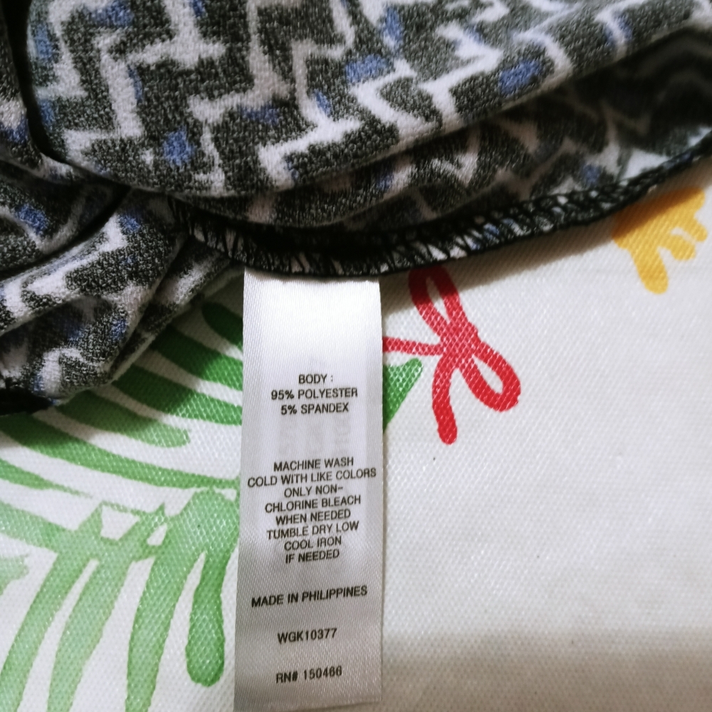 NWT Macrame Neckline Knit Top - Picture 3 of 3